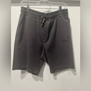 2XU Fleece Short. Charcoal/Black. Size Medium.